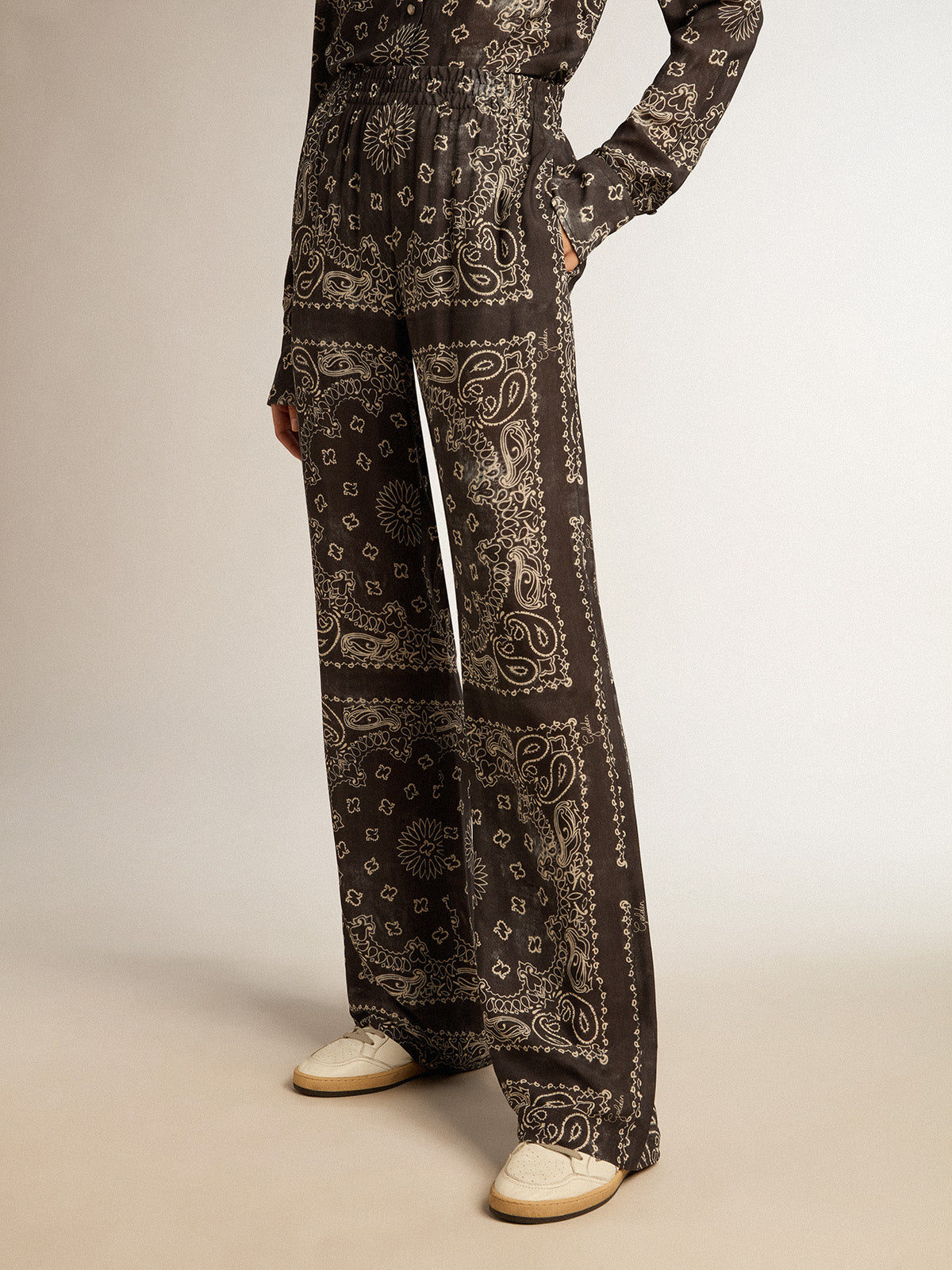 Anthracite-gray joggers with paisley print| Golden Goose
